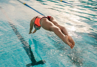 //jmrorwxhjpqklq5p.ldycdn.com/cloud/lkBprKqklrSRrlknqmnlkq/Aangepast zwempak voor vrouwelijke zwemmers.jpg